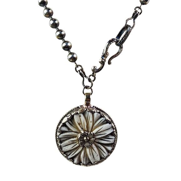 Artisan Created 3-in-1 Silver VTG Ball Chain Necklace with a Bone Floral Pendant - Picture 5 of 7
